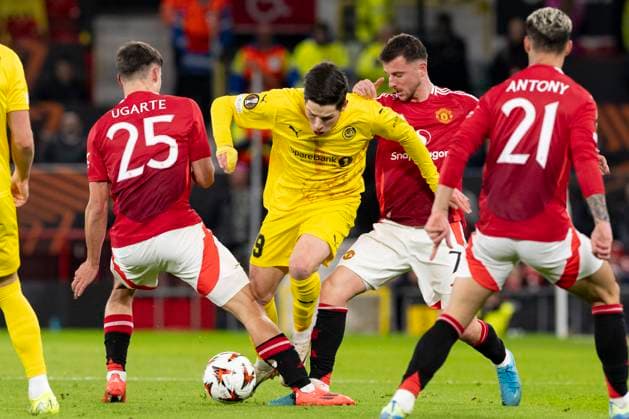 Old Trafford MANCHESTER, ENGLAND - NOVEMBER 28: Sondre Brunstad Fet of FK Bodo Glimt (C) plays against Manuel Ugarte of Manchester United, ManU (L) during the UEFA Europa League 2024 25 League Phase MD5 match between Manchester United and FK Bodo Glimt at Old Trafford on November 28, 2024 in Manchester, England. (Richard Callis SPP) Copyright: xRichardxCallisx xSPPx spp-en-RiCa-RC4_RIC_M.United_B.Glimt_28Nov2024_EN635