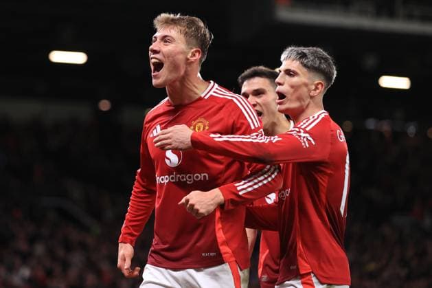 Fußball UEFA EUROPA League Manchester United v FK Bodo Glimt 28. November 2024 UEFA EUROPA League Manchester United v FK Bodo Glimt Rasmus Hojlund von Manchester United feiert seinen zweiten Treffer mit Alejandro Garnacho Foto Simon Stacpoole Abseits Manchester UK  Copyright: xSimonxStacpoolexOffside