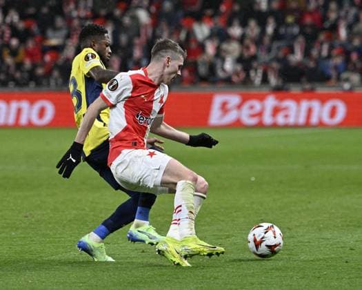 L-R Fred (Fenerbahce) and David Doudera (Slavia) in action during the UEFA Europa League, 5th round match: SK Slavia Praha - Fenerbahce Istanbul, in Prague, Czech Republic, on November 28, 2024. (CTKxPhoto MichalxKrumphanzl) CTKPhotoP2024112808604  CTKPhotoP2024112808604