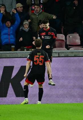 28 11 2024, xmnx, Football UEFA Europa League, FC Midtyilland Eintracht Frankfurt emspor, v l Victor Bak FC Midtjylland , Mikel Gogorza FC Midtjylland celebrate the goal, Der Torjubel zum 1 1 UEFA REGULATIONS PROHIBIT ANY USE OF PHOTOGRAPHS as IMAGE SEQUENCES and or QUASI VIDEO Herning