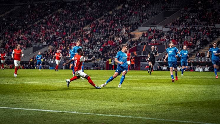 Roger Fernandes do Sporting Clube de Braga a marcar golo no jogo da Uefa Europe League no estadio municipal de braga Roger Fernandes do Sporting Clube de Braga a celebrar um golo no jogo SC Braga vs TSG Hoffenein Braga estadio municipal de braga Portugal Copyright: xSmileShutter8x