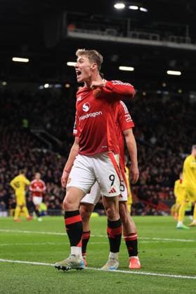 Fußball UEFA EUROPA League Manchester United v FK Bodo Glimt 28. November 2024 UEFA EUROPA League Manchester United v FK Bodo Glimt Rasmus Hojlund von Manchester United feiert seinen zweiten Treffer Foto Simon Stacpoole Abseits Manchester UK  Copyright: xSimonxStacpoolexOffside