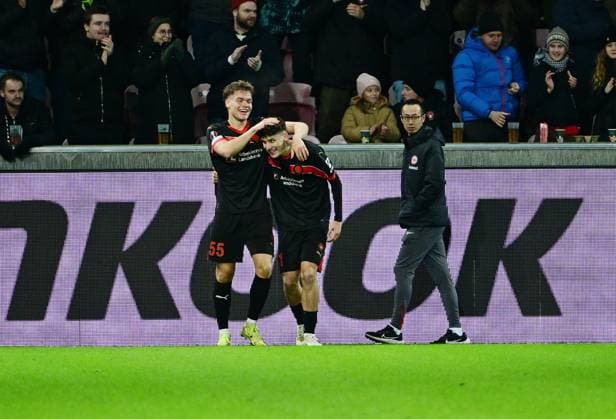 28 11 2024, xmnx, Football UEFA Europa League, FC Midtyilland Eintracht Frankfurt emspor, v l Victor Bak FC Midtjylland , Mikel Gogorza FC Midtjylland celebrate the goal, Der Torjubel zum 1 1 UEFA REGULATIONS PROHIBIT ANY USE OF PHOTOGRAPHS as IMAGE SEQUENCES and or QUASI VIDEO Herning