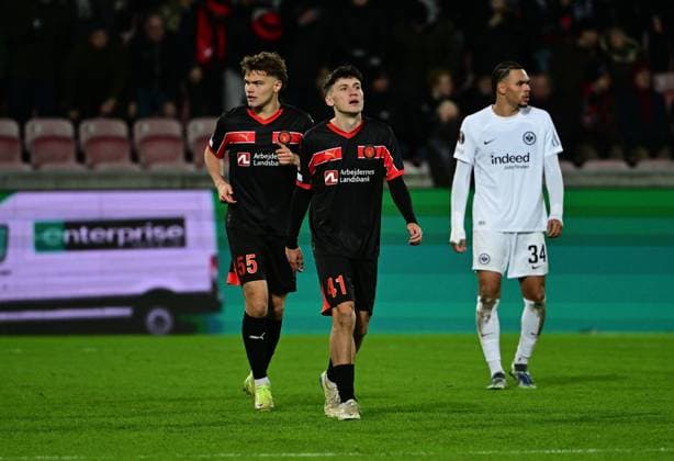 28 11 2024, xmnx, Football UEFA Europa League, FC Midtyilland Eintracht Frankfurt emspor, v l Victor Bak FC Midtjylland , Mikel Gogorza FC Midtjylland celebrate the goal, Der Torjubel zum 1 1 UEFA REGULATIONS PROHIBIT ANY USE OF PHOTOGRAPHS as IMAGE SEQUENCES and or QUASI VIDEO Herning