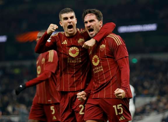 Tottenham Hotspur v AS Roma - UEFA Europa League 2024 25 League Phase MD5 Gianluca Mancini and Mats Hummels of AS Roma celebrate equaizing goal during the UEFA Europa League 2024 25 League Phase MD5 match between Tottenham Hotspur and AS Roma at Tottenham Hotspur Stadium on November 28, 2024 in London, England. London Tottenham Hotspur Stadium England United Kingdom Copyright: xNigelxFrench Sportsphoto APLx 14053004