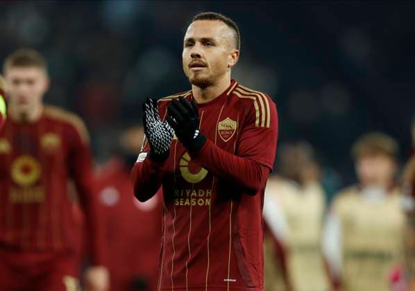 Tottenham Hotspur v AS Roma - UEFA Europa League 2024 25 League Phase MD5 Angelino of AS Roma applauds the fans after the UEFA Europa League 2024 25 League Phase MD5 match between Tottenham Hotspur and AS Roma at Tottenham Hotspur Stadium on November 28, 2024 in London, England. London Tottenham Hotspur Stadium England United Kingdom Copyright: xNigelxFrench Sportsphoto APLx 14053007