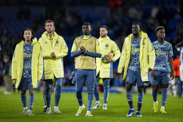 SAN SEBASTIAN, 28-11-2024 , Reale Arena , football, UEFA Europa League, season 2024 2025, Match between Real Sociedad and Ajax , Ajax players thank their supporters who traveled with them Real Sociedad - Ajax  x26847012x Copyright: