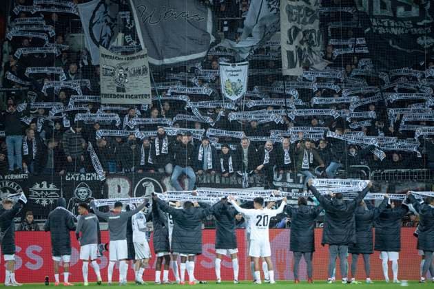 Frankfurt s players celebrate the victory with their traveling fans after the UEFA Europa League match between FC Midtjylland and Eintracht Frankfurt at MCH Arena in Herning on Thursday, November 28, 2024 Photo Bo Amstrup Ritzau Scanpix , Herning Denmark Mors  Copyright: BoxAmrstrupx xRitzauxScanpix BoxAmstrupx spdk20241128-231030-L