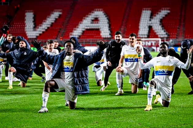 players of Union Sint Gillis celebrating the win 0 1, Union SG forwarder Mohammed Fuseini, Union SG midfielder Ousseynou Niang, during the match Twente Union Sint Gillis at the Grolsch Veste for the UEFA Europa League League phase Matchday 5 season 2024 2025 in ENSCHEDE, Netherlands on 28 november 2024, photo by Stefan Koops EYE4images DeFodi Images Defodi 746 202218 Defodi-746