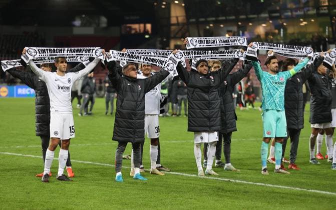 28 11 2024, Football UEFA Europa League, FC Midtjylland Eintracht Frankfurt, emonline, emspor, v l , Ellyes Skhiri Eintracht Frankfurt , Mario Götze Eintracht Frankfurt , Omar Marmoush Eintracht Frankfurt , Goalkeeper Kevin Trapp Eintracht Frankfurt celebrate with the fans DFL DFB REGULATIONS PROHIBIT ANY USE OF PHOTOGRAPHS AS IMAGE SEQUENCES AND OR QUASI VIDEO xdcx Copyright: HMBxMedia Claus