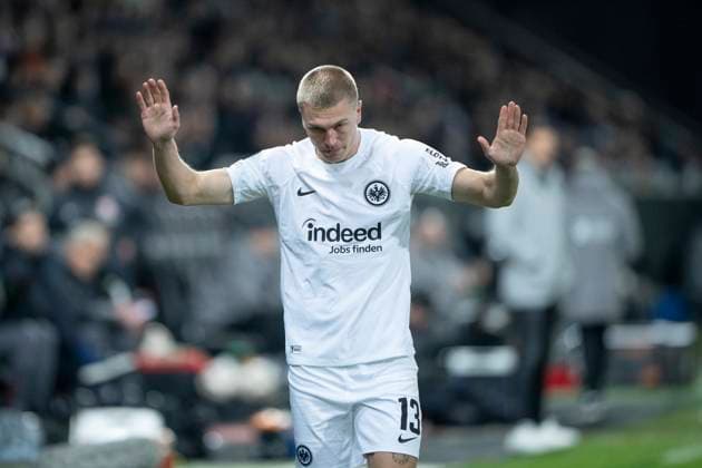 Frankfurt s Rasmus Kristensen is substituted in to applause also from FC Midtjylland s fans during the UEFA Europa League match between FC Midtjylland and Eintracht Frankfurt at MCH Arena in Herning on Thursday, November 28, 2024 Photo Bo Amstrup Ritzau Scanpix , Herning Denmark Mors  Copyright: BoxAmrstrupx xRitzauxScanpix BoxAmstrupx spdk20241128-233050-L