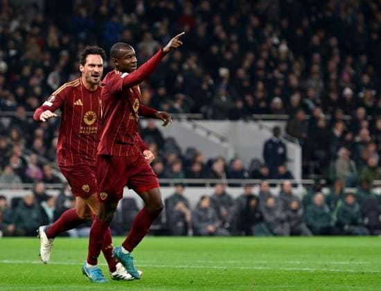 Tottenham Hotspur V AS Roma, Europa Conference League. GOAL. Evan Ndicka (AS Roma) celebrates scoring the first Roma goal during the Tottenham Hotspur V AS Roma UEFA Europa Conference League Matchday 4 match at the Tottenham Hotspur Stadium, London. Tottenham Tottenham Hotspur Stadium UK Copyright: xMartinxDaltonx Spurs_vs_Roma_281124_MD_026