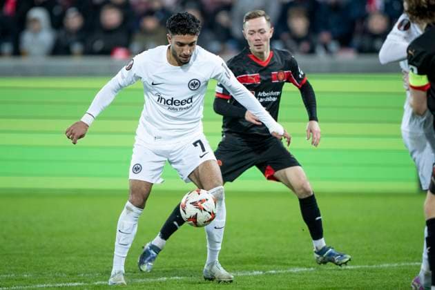 Frankfurt s Omar Marmoush in a duel with FC Midtjylland s Joel Andersson during the UEFA Europa League match between FC Midtjylland and Eintracht Frankfurt at MCH Arena in Herning on Thursday, November 28, 2024 Photo Bo Amstrup Ritzau Scanpix , Herning Denmark Mors  Copyright: BoxAmrstrupx xRitzauxScanpix BoxAmstrupx spdk20241128-234403-L