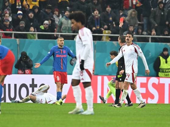Central referee Sebastian Gishamer gives a red card to George Daniel Birligea under the watch of Dani Garcia during the UEFA Europa League football match between FCSB and FC Olympiacos Piraeus at the Arena Nationala in Bucharest, Thursday, November 28, 2024 Bucharest Copyright: xRazvanxPasarica SPORTxPICTURESx
