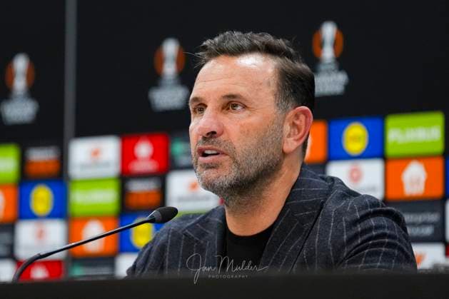 2024-11-28 AZ Alkmaar v Galatasaray A.S. - UEFA Europa League 2024 25 League Phase MD3 ALKMAAR, NETHERLANDS - NOVEMBER 28: Okan Buruk headcoach of Galatasaray A.S. during a UEFA Europa League 2024 25 League Phase MD3 match between AZ Alkmaar and Galatasaray A.S. at AFAS Stadion on November 28, 2024 in Alkmaar, Netherlands. Alkmaar AFAS Stadion Netherlands Content not available for redistribution in The Netherlands directly or indirectly through any third parties. Copyright: xJanxMulderx