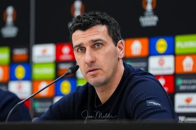 2024-11-28 AZ Alkmaar v Galatasaray A.S. - UEFA Europa League 2024 25 League Phase MD3 ALKMAAR, NETHERLANDS - NOVEMBER 28: Maarten Martens coach of AZ during a UEFA Europa League 2024 25 League Phase MD3 match between AZ Alkmaar and Galatasaray A.S. at AFAS Stadion on November 28, 2024 in Alkmaar, Netherlands. Alkmaar AFAS Stadion Netherlands Content not available for redistribution in The Netherlands directly or indirectly through any third parties. Copyright: xJanxMulderx