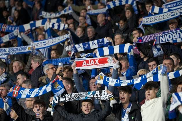 2024 25 UEFA Europa League An Ajax fan shows off his scarf surrounded by Real Sociedad fans during the Europa League 2024 25 League Phase match between Real Sociedad and Ajaxt at Reale Arena. Donostia - San Sebastian. (Basque Country) November 28, 2024. (Gari Garaialde Bostok Photo) Donostia Gipuzkoa Spain Editorial Use Only  Copyright: xGarikoitzxGaraialdex xBostokxPhotox Bostok Photo GarixGaraialdex GG24110419
