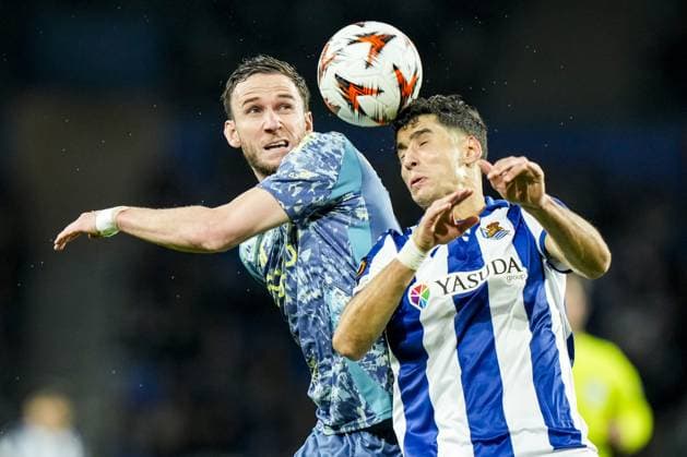 SAN SEBASTIAN - (l-r) Branco van den Boomen of Ajax, Nayef Aguerd of Real Sociedad during the UEFA Europa League match between Real Sociedad and Ajax Amsterdam at the Reala Arena on Nov. 28, 2024 in San Sebastian, Spain. ANP TOBIAS KLEUVER UEFA Europa League 2024 25 League Phase MD5 2024 25 xVIxANPxSportx xxANPxIVx 514480267 originalFilename: 514480267.jpg