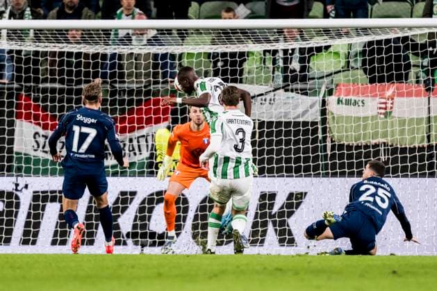 241128 Goalkeeper Ricardo Friedrich of Malmö FF lets in the 4 1 goal during the UEFA Europa League football match between Ferencvaros and Malmö FF on November 28, 2024 in Budapest Photo Petter Arvidson BILDBYRAN kod PA PA0935 fotboll football soccer fotball uefa europa league europa league malmö ff ferencvaros bbeng bbauto  Copyright: PETTERxARVIDSON BB241128PA152