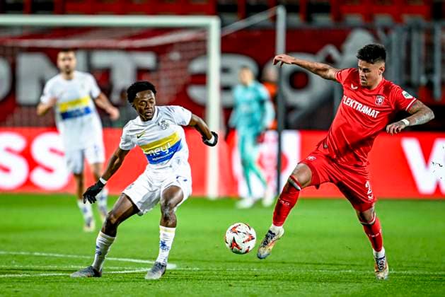 Union SG forwarder Mohammed Fuseini, FC Twente defender Mees Hilgers, during the match Twente Union Sint Gillis at the Grolsch Veste for the UEFA Europa League League phase Matchday 5 season 2024 2025 in ENSCHEDE, Netherlands on 28 november 2024, photo by Stefan Koops EYE4images DeFodi Images Defodi double 746 202194 Defodi-746