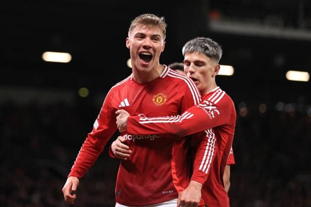 Fußball UEFA EUROPA League Manchester United v FK Bodo Glimt 28. November 2024 UEFA EUROPA League Manchester United v FK Bodo Glimt Rasmus Hojlund von Manchester United feiert seinen zweiten Treffer mit Alejandro Garnacho Foto Simon Stacpoole Abseits Manchester UK  Copyright: xSimonxStacpoolexOffside