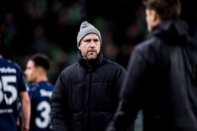 241128 Head coach Henrik Rydström looks dejected after the UEFA Europa League football match between Ferencvaros and Malmö FF on November 28, 2024 in Budapest Photo Petter Arvidson BILDBYRAN kod PA PA0935 fotboll football soccer fotball uefa europa league europa league malmö ff ferencvaros bbeng bbauto depp  Copyright: PETTERxARVIDSON BB241128PA181