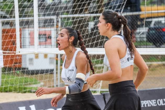 (241129) -- LAGUNA PROVINCE, Nov. 29, 2024 -- Clemence Vieira (L) and Aline Chamereau of France celebrate after scoring a point during the women s pool C match between Spain and France at the 2024 Volleyball World Beach Pro Tour Challenge in Laguna Province, the Philippines, Nov. 29, 2024. ) (SP)PHILIPPINES-LAGUNA PROVINCE-VOLLEYBALL WORLD BEACH PRO TOUR CHALLENGE RouellexUmali 