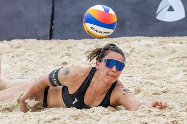 (241129) -- LAGUNA PROVINCE, Nov. 29, 2024 -- Anna-Lena Grune of Germany tries to save the ball during the women s pool E match between the United States and Germany at the 2024 Volleyball World Beach Pro Tour Challenge in Laguna Province, the Philippines, Nov. 29, 2024. ) (SP)PHILIPPINES-LAGUNA PROVINCE-VOLLEYBALL WORLD BEACH PRO TOUR CHALLENGE RouellexUmali 