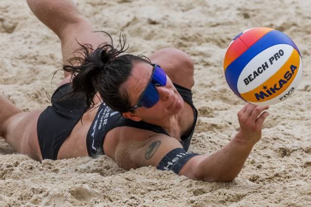 (241129) -- LAGUNA PROVINCE, Nov. 29, 2024 -- Anna-Lena Grune of Germany tries to save the ball during the women s pool E match between the United States and Germany at the 2024 Volleyball World Beach Pro Tour Challenge in Laguna Province, the Philippines, Nov. 29, 2024. ) (SP)PHILIPPINES-LAGUNA PROVINCE-VOLLEYBALL WORLD BEACH PRO TOUR CHALLENGE RouellexUmali 