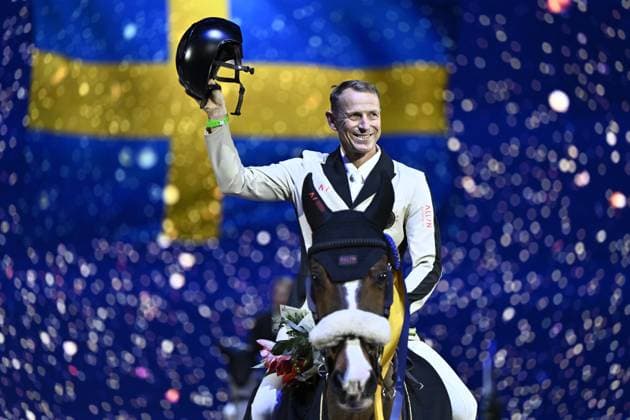 Bilder des Jahres 2024, Sport 11 November Sport Themen der Woche KW48 Sport Bilder des Tages STOCKHOLM, SVERIGE 20241129 Peder Fredricson pa hästen Hansson WL vinner i den internationella hoppningen (1.45m) under Sweden International Horse Show pa Strawberry Arena. STOCKHOLM SVERIGE x10430x *** STOCKHOLM, SWEDEN 20241129 Peder Fredricson on the horse Hansson WL wins in the international jumping 1 45m during the Sweden International Horse Show at Strawberry Arena STOCKHOLM SWEDEN x10430x  Copyright: xChristinexOlsson TTx SWEDEN INTERNATIONAL HORSE SHOW 2024