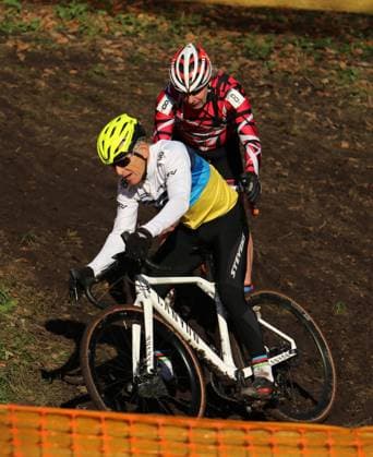 Cyclo-cross World Masters Championships in Hamburg Klaus Peter Thaler Harvestehuder RV defends his title from the previous year in the M75 79 age group in Hamburgs Volkspark