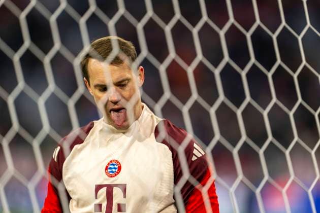 26 11 2024, Football UEFA Champions League 2024 2025 Matchday 5, FC Bayern Munich Paris St Germain, at the Allianz Arena Munich Goalkeeper Manuel Neuer FC Bayern Munich sticks his tongue out during warm-up