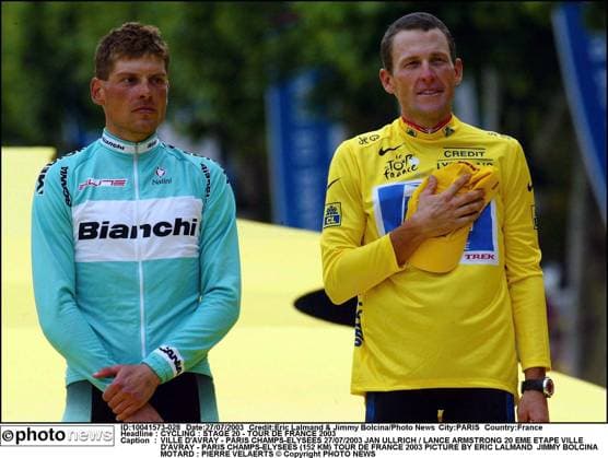 CYCLING : STAGE 20 - TOUR DE FRANCE 2003 VILLE D AVRAY - PARIS CHAMPS-ELYSEES 27 07 2003 JAN ULLRICH LANCE ARMSTRONG 20 EME ETAPE VILLE D AVRAY - PARIS CHAMPS-ELYSEES (152 KM) TOUR DE FRANCE 2003 PICTURE BY ERIC LALMAND & JIMMY BOLCINA MOTARD : PIERRE VELAERTS Copyright PHOTO NEWS PARIS France  Copyright: xEricxLalmandx&xJimmyxBolcinax 10041573-028