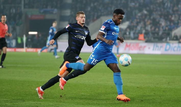 Michael Cuisance, Daniel Heber am Ball Zweikampf Spielzene Action Sport Fußball Fußball 2 Bundesliga Herren 14 Spieltag Saison 2024 2025 29 11 2024 1 FC Magdeburg FCM vs Hertha BSC Berlin DFL regulations prohibit any use of photographs as image sequences and or quasi video
