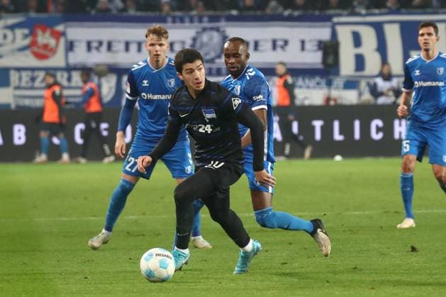 29 11 2024, xgox, Football 2 Bundesliga, 1 FC Magdeburg Hertha BSC Berlin emspor, v l Ibrahim Maza Hertha, 10 , Silas Gnaka Magdeburg, 25 duel, duel, fight, tackle DFL DFB REGULATIONS PROHIBIT ANY USE OF PHOTOGRAPHS as IMAGE SEQUENCES and or QUASI VIDEO Magdeburg