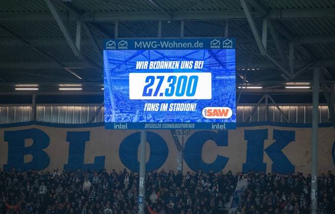 Soccer, Men, Season 2024 2025, 2 Bundesliga 14 Matchday , 1 FC Magdeburg Hertha BSC, Scoreboard with number of spectators 27300 below fans of Magdeburg, 29 11 2024, Copyright: xSebastianxRäppold MatthiasxKochx