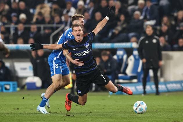 Florian Niederlechner Hertha BSC Berlin,7 vs Connor Krempicki 1 FC Magdeburg,13 2 Soccer Bundesliga Season 2024 2025 1 FC Magdeburg vs Hertha BSC Berlin at the Avnet Arena in Magdeburg Action,Soccer,Man,Men,Germany,29 11 2024
