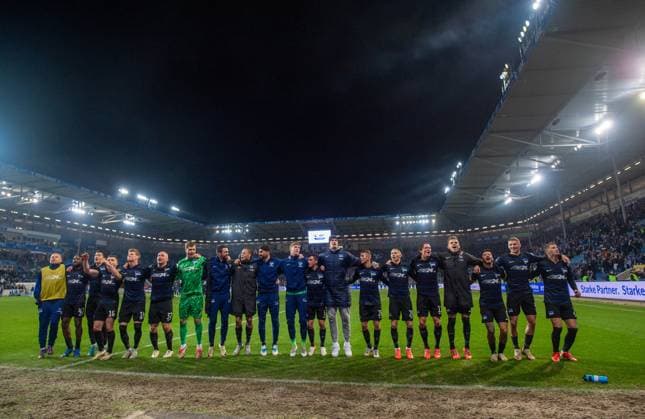 Soccer, Men, Season 2024 2025, 2 Bundesliga 14 Matchday , 1 FC Magdeburg Hertha with the fans, cheering after the final whistle, 29 11 2024, Copyright: xSebastianxRäppold MatthiasxKochx