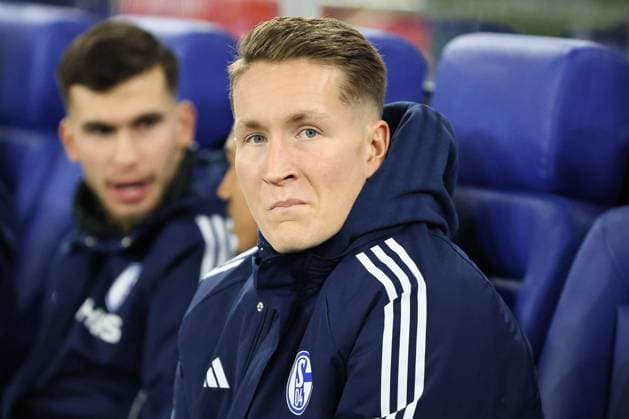 Ron-Thorben Hoffmann (FC Schalke 04) beim Spiel der 2. BL (Saison 2024 25) FC Schalke 04 - 1. FC Kaiserslautern Copyright: Thomas Pakusch *** Ron Thorben Hoffmann FC Schalke 04 at the match of the 2 BL season 2024 25 FC Schalke 04 1 FC Kaiserslautern Copyright Thomas Pakusch