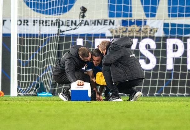 Soccer, Men, Season 2024 2025, 2 Bundesliga 14 Matchday , 1 FC Magdeburg Hertha BSC, Baris Atik 1 FC Magdeburg will be treated after the final whistle, 29 11 2024, Copyright: xSebastianxRäppold MatthiasxKochx