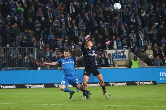 29 11 2024, xgox, Football 2 Bundesliga, 1 FC Magdeburg Hertha BSC Berlin emspor, v l Deyovaisio Zeefuik Hertha, 42 , Baris Atik Magdeburg, 23 , Marton Dardai Hertha, 31 DFL DFB REGULATIONS PROHIBIT ANY USE OF PHOTOGRAPHS as IMAGE SEQUENCES and or QUASI VIDEO Magdeburg