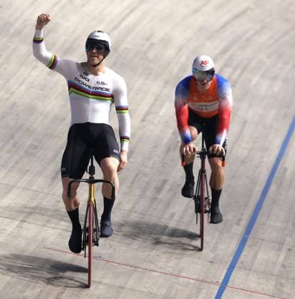2024-11-29 UCI Track Champions League - Round 2 APELDOORN, NETHERLANDS - NOVEMBER 29: Harrie Lavreysen of the Netherlands. and Jeffrey Hoogland of the Netherlands during Round 2 of the UCI Track Champions League at Omnisport on November 29, 2024 in Apeldoorn, Netherlands. (Photo by Peter Lous BSR Agency) Apeldoorn Netherlands Content not available for redistribution in The Netherlands directly or indirectly through any third parties. Copyright: xBSRxAgencyx