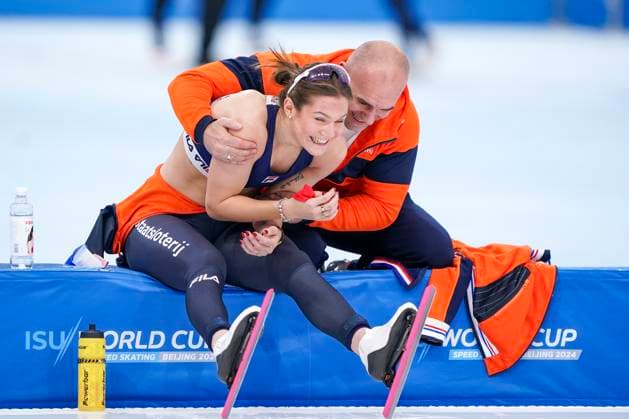 Bilder des Jahres 2024, Sport 11 November Sport Themen der Woche KW48 Sport Bilder des Tages 2024-11-30 - ISU World Cup Speed skating, Eisschnelllauf 2 BEIJING, CHINA - NOVEMBER 30: Angel Daleman, Dave Versteeg competing on the Women s 1000m during the ISU World Cup Speed Skating 2 at the National Speed Skating Oval on November 30, 2024 in Beijing, China Beijing National Speed Skating Oval China Content not available for redistribution in The Netherlands directly or indirectly through any third parties. Copyright: xAndrexWeeningx