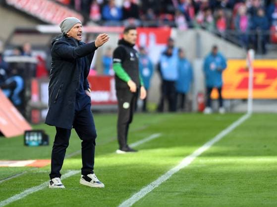 Coach Gerhard Struber 1 FC Koeln gestures during the 2 Bundesliga match between 1 FC Köln and Hannover 96 at RheinEnergieStadion on November 30, 2024 in Cologne, Germany Germany Photo by Ralf Treese DeFodi Images Trainer Gerhard Struber 1 FC Koeln gestures during the 2 Bundesliga match between 1 FC Köln and Hannover 96 at RheinEnergieStadion on November 30, 2024 in Cologne, Germany Photo by Ralf Treese DeFodi Images DFB DFL REGULATIONS PROHIBIT ANY USE OF PHOTOGRAPHS AS IMAGE SEQUENCES AND OR QUASI VIDEO Defodi 521 KOEH9620241130 009 Defodi-521 DFB DFL REGULATIONS PROHIBIT ANY USE OF PHOTOGRAPHS AS IMAGE SEQUENCES AND OR QUASI-VIDEO.