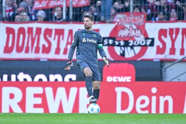 30 11 2024, Football, 2 Bundesliga, Matchday 14 Season 2024 2025, 1 FC Köln Hannover 96, Goalkeeper Ron Robert Zieler Hannover 96 xRHR PHOTO TKx Copyright: RHR-FOTOx RHR-FOTO TK