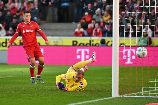 Koeln, Rheinenergiestadion, 30 11 24, GER, Herren, 2 Bundesliga, Saison 2024 2025, 1 FC Koeln Hannover 96 Bild Jessic NGANKAM Hannover macht das Tor zum 0 1 Only for editorial use DFL regulations prohibit any use of photographs as image sequences and or quasi video NRW Germany