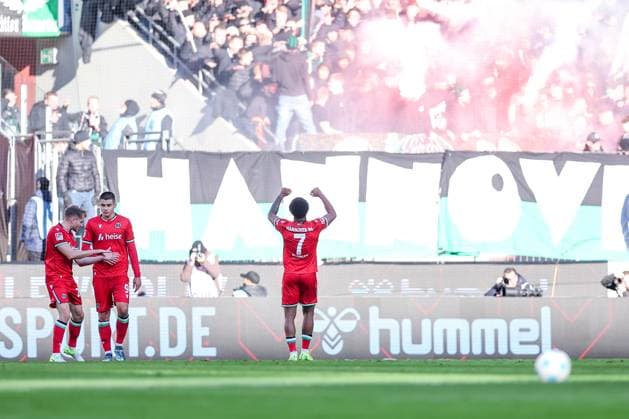 30 11 2024, Football, 1 FC Köln Hannover 96, 2 Fußball Bundesliga, RheinEnergieSTADION, Saison 2024 2025 Torjubel nach dem 1 0 durch Jessic Ngankam Hannover 7 DFB regulations prohibit any use of photographs as image sequences and or quasi video Nordrhein Westfalen Germany