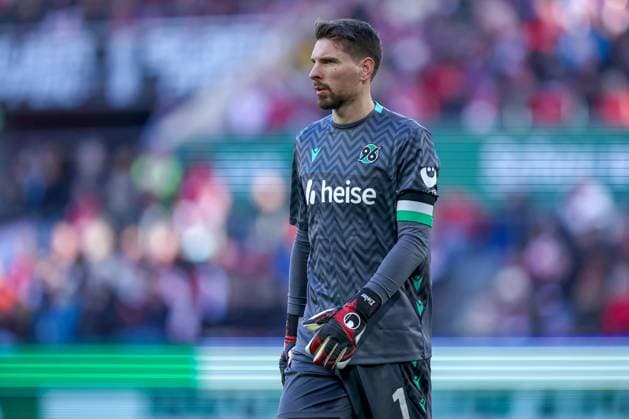 30 11 2024, Football, 1 FC Köln Hannover 96, 2 Fußball Bundesliga, RheinEnergieSTADION, Saison 2024 2025 Goalkeeper Ron Robert Zieler Hannover 1 DFB regulations prohibit any use of photographs as image sequences and or quasi video Nordrhein Westfalen Germany