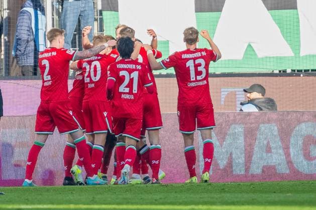 30 11 2024, Football 2 Bundesliga, Season 2024 2025, Matchday 14, 1 FC Köln vs Hannover 96 at the RheinEnergieStadion in Cologne The Hannover players cheer the goal for 1 0 Important note According to the regulations of the DFL German Football League or the DFB German Football Association, it is prohibited to use or have used photographs taken in the stadium and or of the match in the form of sequential images and or video-like photo series Foto Kirchner Media TH Copyright: xKirchner-Media THx