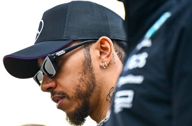 Formula One Qatar Grand Prix - Sprint and Race Qualifying The British Formula One driver Lewis Hamilton of Mercedes arrives at the paddock ahead of the Sprint race at the Lusail International Circuit racetrack in Lusail, Qatar, 30 November 2024. The Formula 1 Qatar Grand Prix will be held on 01 December 2024. LUSAIL QATAR Copyright: xNOUSHADxTHEKKAYILx QTR 1